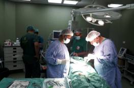 طاقم طبي فلسطيني يُجري عملية جراحية ضخمة "مُعادة" على الشريان الأبهر وتفرعاته