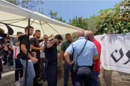 شرطة الاحتلال تبلغ أهالي “الشيخ جراح” بقرار تجميد هدم خيمة التضامن