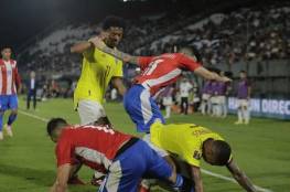 شاهد: مباراة باراغواي وكولومبيا تتحول لحلبة للـ"تايكوندو"