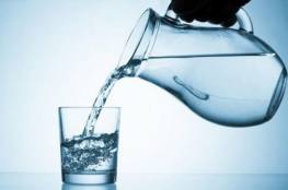 طبيب يشرح أهمية الإكثار من شرب الماء في الوقاية من فيروس كورونا!