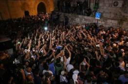 بالفيديو .. فلسطينيون يحتفلون بإزالة الاحتلال للبوابات الحديدية والكاميرات في باب الأسباط 
