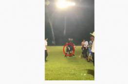 حكم يشهر بطاقة حمراء ثم يطلق النار نحو أحد اللاعبين أثناء مباراة لكرة القدم (فيديو)