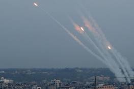 الإعلام العبري : حماس تطلق صواريخ تجريبية جديدة باتجاه البحر