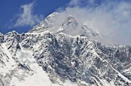 هل تقلص ارتفاع أعلى جبل في العالم؟