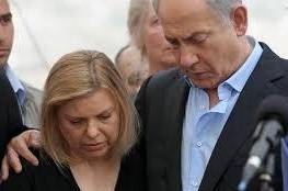 قناة عبرية تكشف: نتنياهو وزوجته نقلا لمكان آمن السبت الماضي بعد قرب المحتجين من منزله