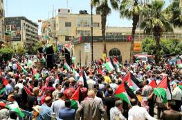 مئات المواطنين يتظاهرون وسط رام الله رفضًا لمخطط الضم