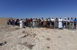 أهالي دير بلوط يقيمون صلاة الجمعة فوق أراضيهم المهددة بالاستيلاء