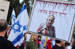 مظاهرة حاشدة في تل أبيب للمطالبة بانتخابات مبكرة وصفقة مع حماس (صور وفيديو)