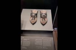 السعودية: عرض نسخة من حذاء النبي محمد في معرض الهجرة بمركز "إثراء" (فيديو)