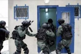 قوات القمع تقتحم قسم الأسرى في سجن "عسقلان" وتُنكل بهم