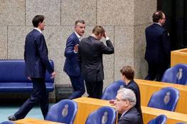 وزير صحة هولندا يتعرض للإغماء خلال جلسة عن كورونا (شاهد)