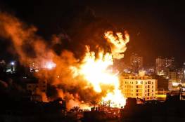 طائرات ومدفعية الإحتلال تنفذ سلسلة غارات عنيفة على قطاع غزة (صور وفيديو)