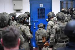 قوات القمع تقتحم قسم (12) في سجن "نفحة" وتنقل 90 أسيرا