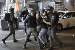 الاحتلال يعتقل 11 مواطنا ويصيب العشرات بجروح بمواجهات مستمرة في باب العامود