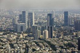 انتقادات واسعة لمواطن بحريني قدم هدية لأفيخاي أدرعي في تل أبيب (فيديو)