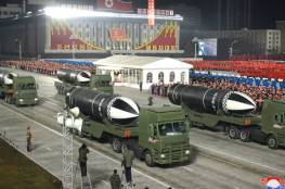 كوريا الشمالية تعرض صاروخا يطلق من الغواصات