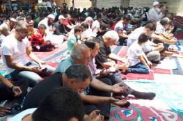 العشرات يؤدون صلاة الجمعة في قرية فصايل المهددة بالضم