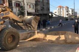 شاهد: الشرطة تُغلق بالسواتر الرملية الطرق المؤدية لشمال قطاع غزة