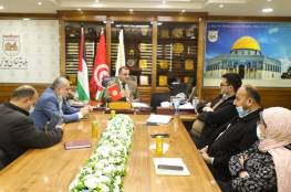 بلدية خان يونس توقع اتفاقية تعاون مع نظيرتها مدنين التونسية