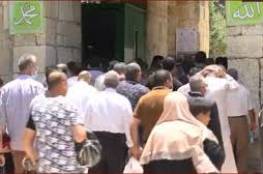 توافد المصلين إلى "الأقصى" لأداء الجمعة رغم تضييقات الاحتلال..فيديو