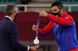 ما حقيقة إهداء لاعب إيراني ميداليته لـ"إسرائيل" بالأولمبياد؟ 