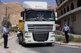 إصابة سائق شاحنة تحمل مساعدات لغزة إثر اعتداء مستعمرين عليه شمال البيرة