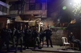 الاحتلال يعتدي على عدد من المواطنين في الشيخ جراح وسلوان ويعتقل شابا