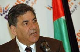نبيل عمرو يعترض على انتخاب اللجنة التنفيذية بـ"التصفيق"