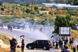 جيش الاحتلال يقمع مسيرة نعلين المناهضة للجدار و الاستيطان