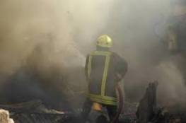 اندلاع حريق كبير في إحدى المباني السكنية في غزة