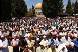 بينهم 100 من غزة ..مئات الاف الفلسطينيين يتوجهون للصلاة في الاقصى 
