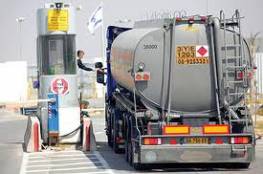  مصادر أمنية اسرائيلية : مضاعفة كمية الوقود الداخلة إلى غزة