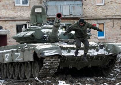 إندبندنت: جنود روس يدهسون قائدهم بدبابة بعد مقتل وإصابة نصف لوائهم 
