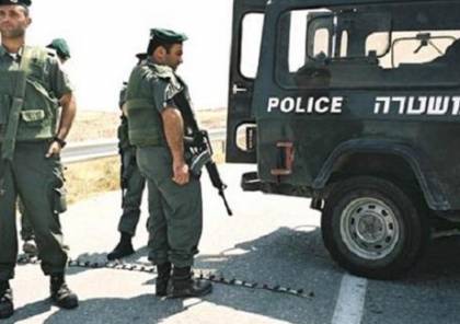 السجن عامين لضابط إسرائيلي سرق فلسطينيين عند نقطة تفتيش بالضفة