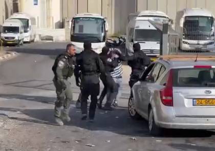 فيديو:  الاحتلال يعتدي على شاب ويعتقله قرب مخيم شعفاط واندلاع مواجهات