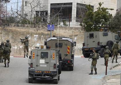 قوات الاحتلال تقتحم بيت أمر وتعتقل 3 مواطنين