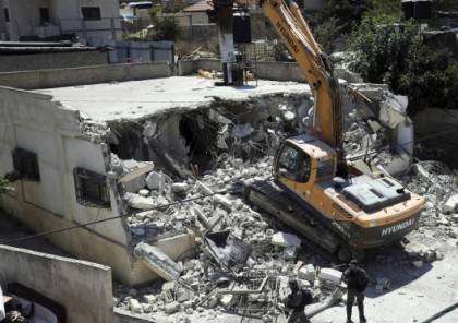 الاحتلال يخطر بهدم 8 مساكن في بيرين بالخليل
