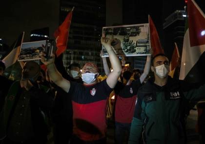 أتراك يكسرون الحظر ويتظاهرون أمام قنصلية الاحتلال باسطنبول نصرة للأقصى (فيديو)