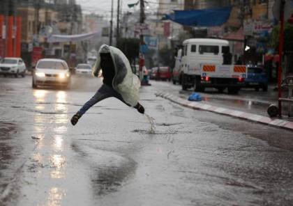 بلدية غزة تعالج آثار المنخفض الجوي وتتعامل مع 364 إشارة