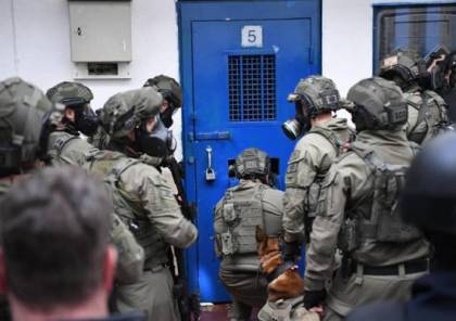 قوات القمع تقتحم قسم (22) في سجن النقب