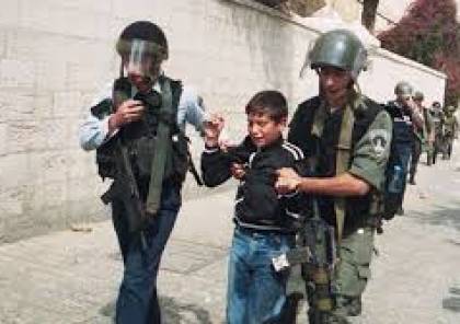 الاحتلال يعتقل طفلا مقدسيا من منزله