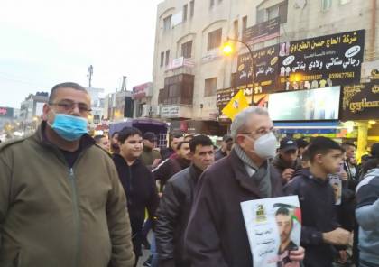 مسيرة تضامنية برام الله مع الأسير المريض بالسرطان ناصر أبو حميد