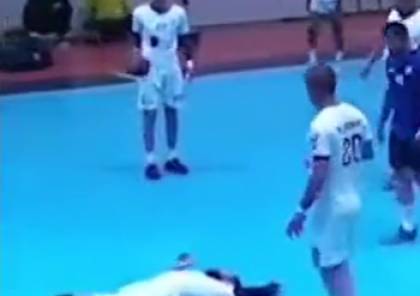 بالفيديو: وفاة لاعب أردني خلال مباراة لكرة اليد