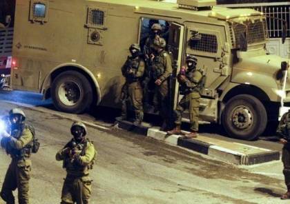 الاحتلال يقتحم أحياء في نابلس بحثاً عن منفذي عملية إطلاق نار