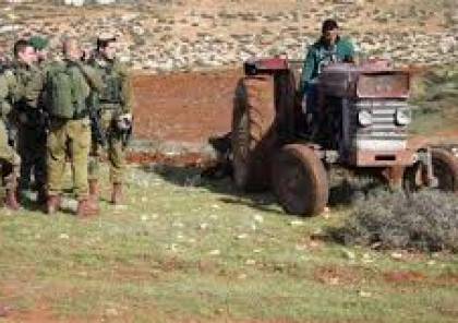 الاحتلال يحتجز أربعة جرارات زراعية في الأغوار الشمالية