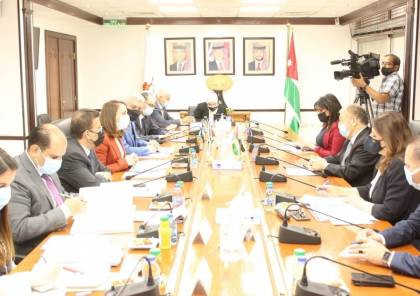 فلسطين والأردن تبحثان اليات تطوير التعاون الاقتصادي وزيادة التبادل التجاري بين البلدين