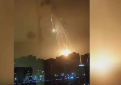 شاهد:  لحظة إسقاط طائرة عسكرية بمنطقة سكنية في كييف