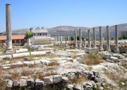 نابلس: مستوطنون يقتحمون الموقع الأثري في سبسطية
