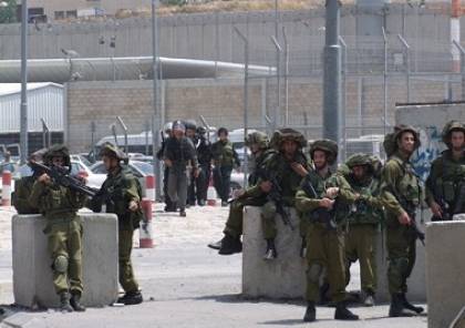 الاحتلال الاسرائيلي يحاصر الجزء الغربي من نابلس ويغلق شوارع متعددة 