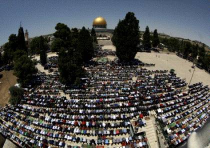 300 ألف فلسطيني يؤدون الجمعة الرابعة من رمضان بالأقصى